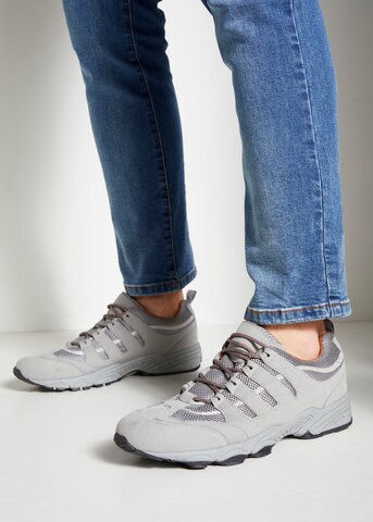 Authentic Le Jogger Sneakers in Grey