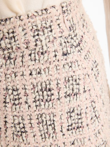 Ana Alcazar Rok 'Abjata' in Roze