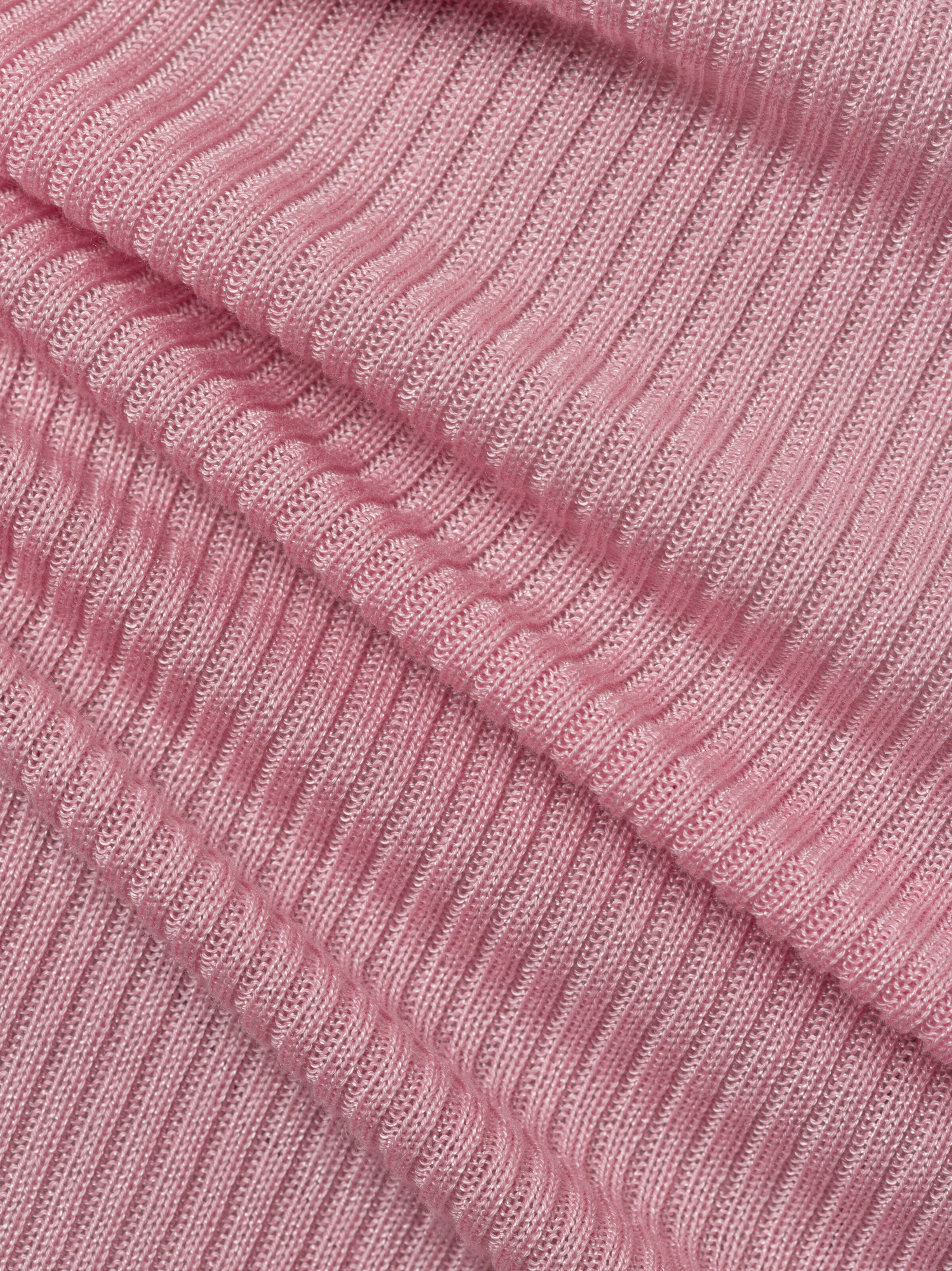 Ipuri Trui ' ' in Roze