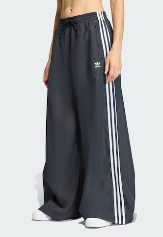 ADIDAS ORIGINALS Wide leg Παντελόνι ' Firebird Adilenium' σε μαύρο: μπροστά