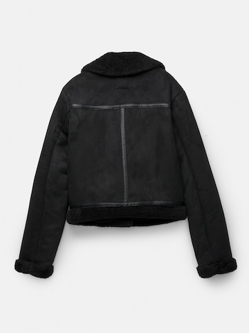 Pull&Bear Преходно яке в черно