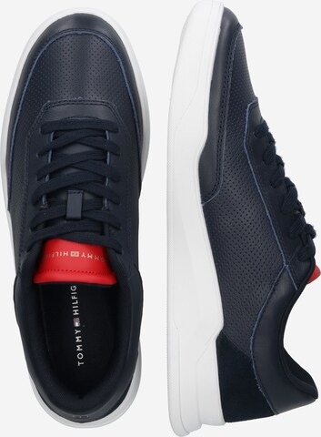 TOMMY HILFIGER Sneaker in Blau