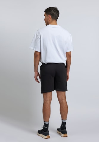 SNOCKS Regular Trousers in Black