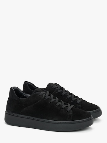 Estro Sneakers '09-3682' in Black