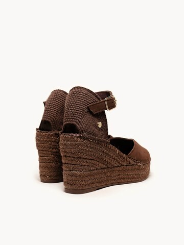 Alhamas Pumps 'Alpargata Cuña 8 cm Ante' in Bruin