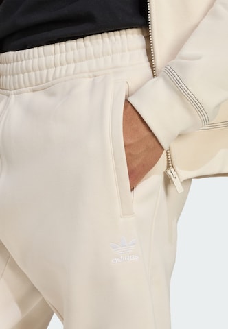 Tapered Pantaloni 'Trefoil Essentials' di ADIDAS ORIGINALS in bianco