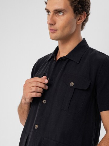 Coupe regular Chemise Antioch en noir