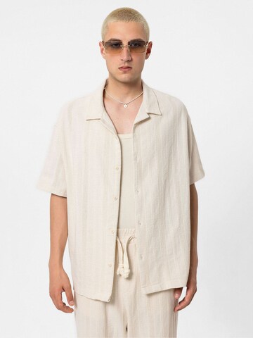 VAMOS CLO Comfort fit Button Up Shirt 'Crocus' in White: front