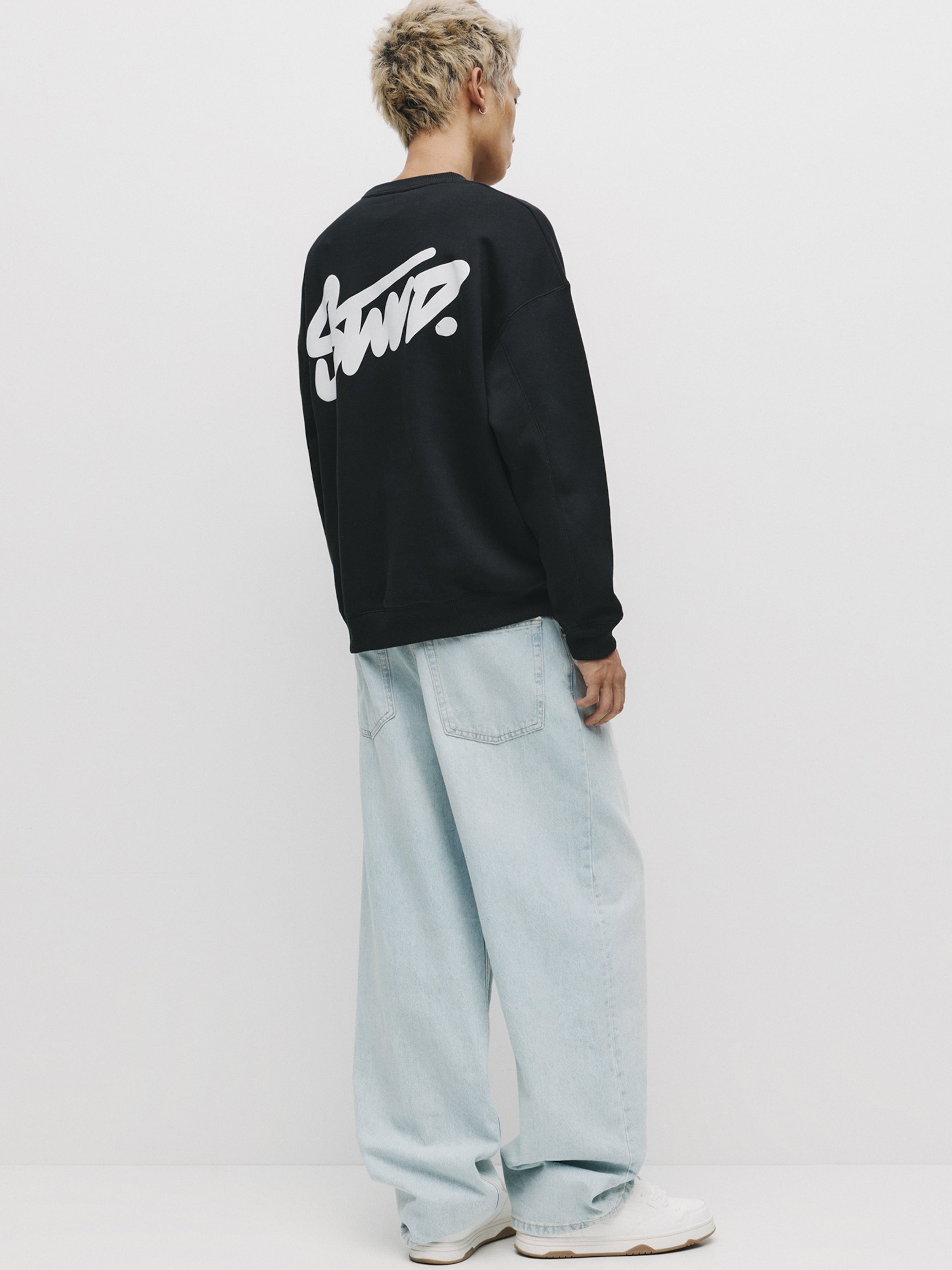 Pull&Bear Bluză de molton 'STWD' pe Negru | ABOUT YOU