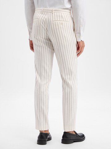 Finshley & Harding London Slim fit Trousers with creases in White