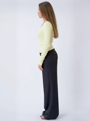 Top ' Lace ' de la ITS MAY pe galben: lateral
