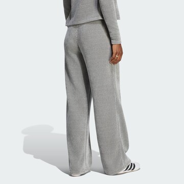 ADIDAS ORIGINALS Zvonové kalhoty Kalhoty 'Prem Ess' – šedá