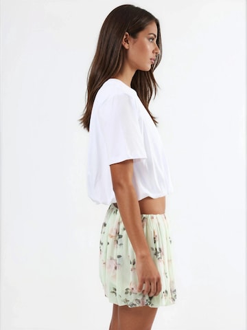 Busem - Blusa em branco