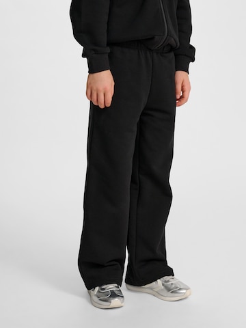 Hummel Loose fit Trousers in Black: front