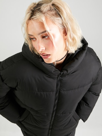 Veste mi-saison 'Marou' SHYX en noir