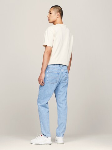 Tommy Jeans Regular Jeans 'ISAAC RELAXED TAPERED' in Blau