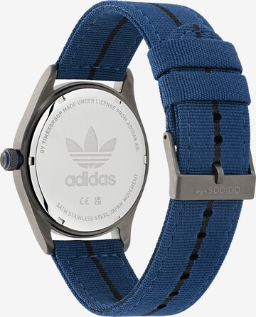 ADIDAS ORIGINALS Analoguhr in Blau