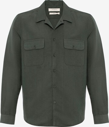 Antioch Regular fit Button Up Shirt in Green: front