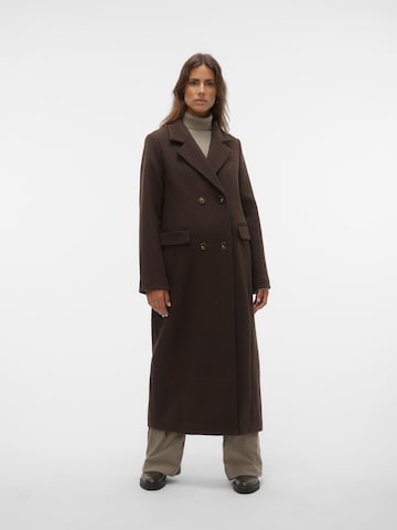 VERO MODA Tussenmantel 'MATHILDE GØHLER X VERO MODA' in Bruin: voorkant