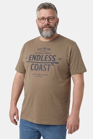 Men Plus Shirt in Brown: front