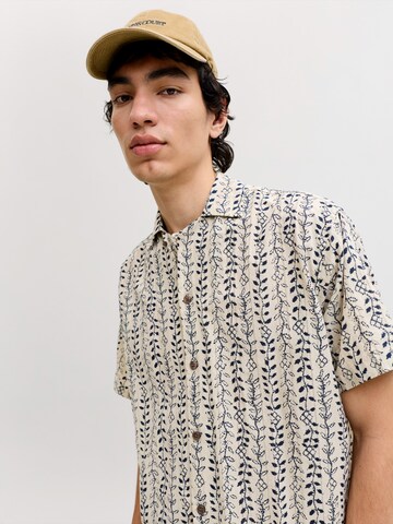 JACK & JONES Comfort Fit Πουκάμισο 'JPRBLULYON' σε μπεζ