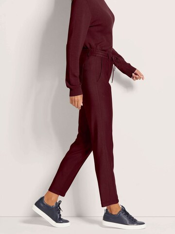 MADELEINE Slim fit Trousers in Red