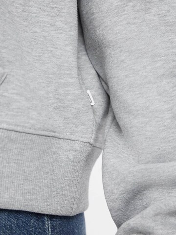 GUESS JEANS Sweatshirt 'American Tradition' in Grey