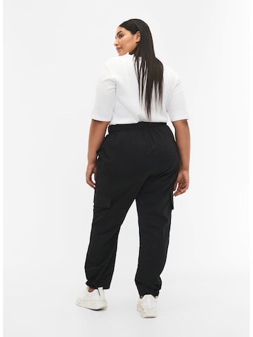 Zizzi Regular Cargohose 'MONA' in Schwarz