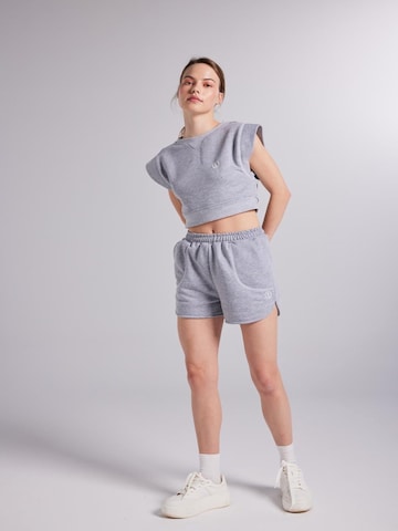 HOLLY LOLLY Loosefit Kalhoty – šedá