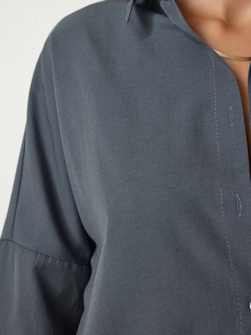 Happiness İstanbul Blus i grå