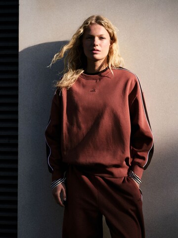 Sweat-shirt self. en marron : devant