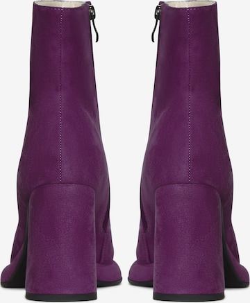 CESARE GASPARI Ankle Boots in Lila