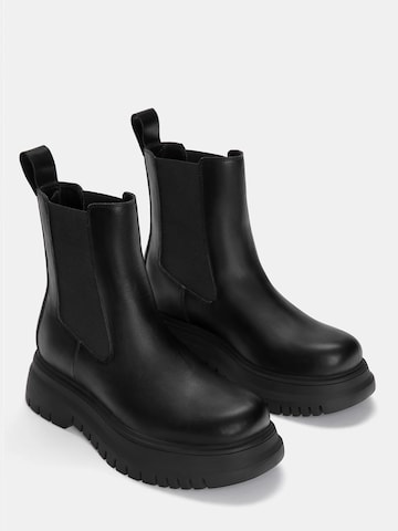 Pull&Bear Chelsea boots in Black