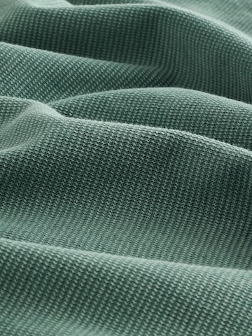 Tricou de la Next pe verde
