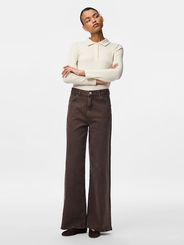 Wide Leg Jean 'SELMA' PIECES en marron