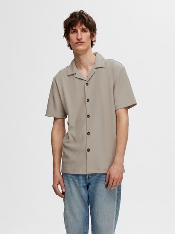 SELECTED HOMME Comfort fit Button Up Shirt in Beige: front
