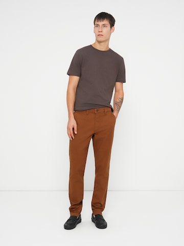 GAP Slimfit Spodnie 'ESSENTIAL' w kolorze brązowy