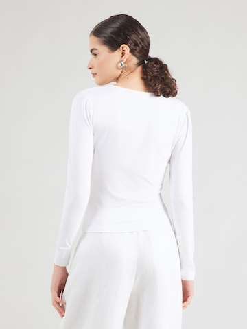 Tricou 'Nathalie' de la ABOUT YOU pe alb