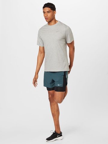 NIKE Funktionsshirt 'Primary' in Grau