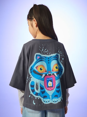 Next T-shirt 'Demon Hunters' i grå: framsida