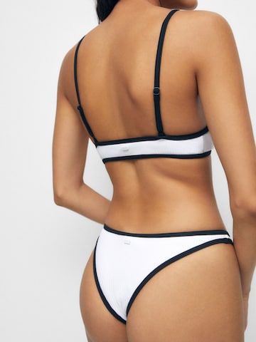 Pull&Bear Bustier Góra bikini w kolorze biały