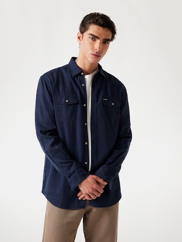 GUESS Regular Fit Hemd in Blau: Vorderseite