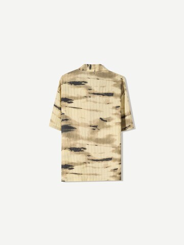 Bershka Comfort Fit Hemd in Gelb