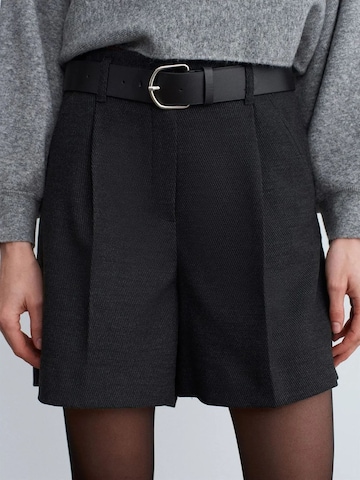 Dilvin Wide Leg Shorts in Schwarz: Vorderseite