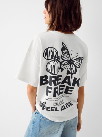 T-shirt Bershka en blanc : devant