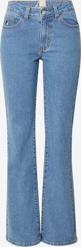 ABOUT YOU x Sofia Tsakiridou Flared Jeans 'Amanda' in Blue: front
