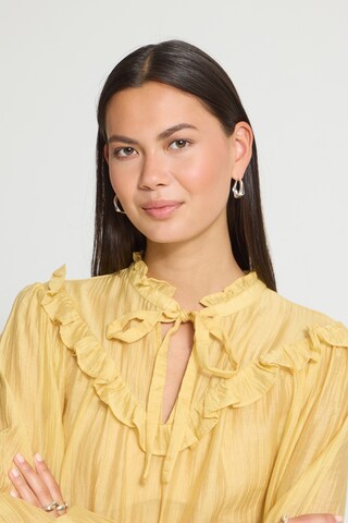 b.young - Blusa en oro