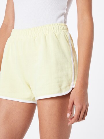 Cotton On Regular Shorts in Gelb