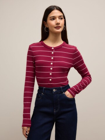 Next Shirt in Red: front