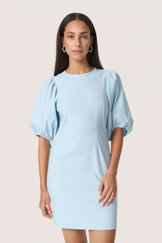 SOAKED IN LUXURY Dress 'Zazu' in Blue: front